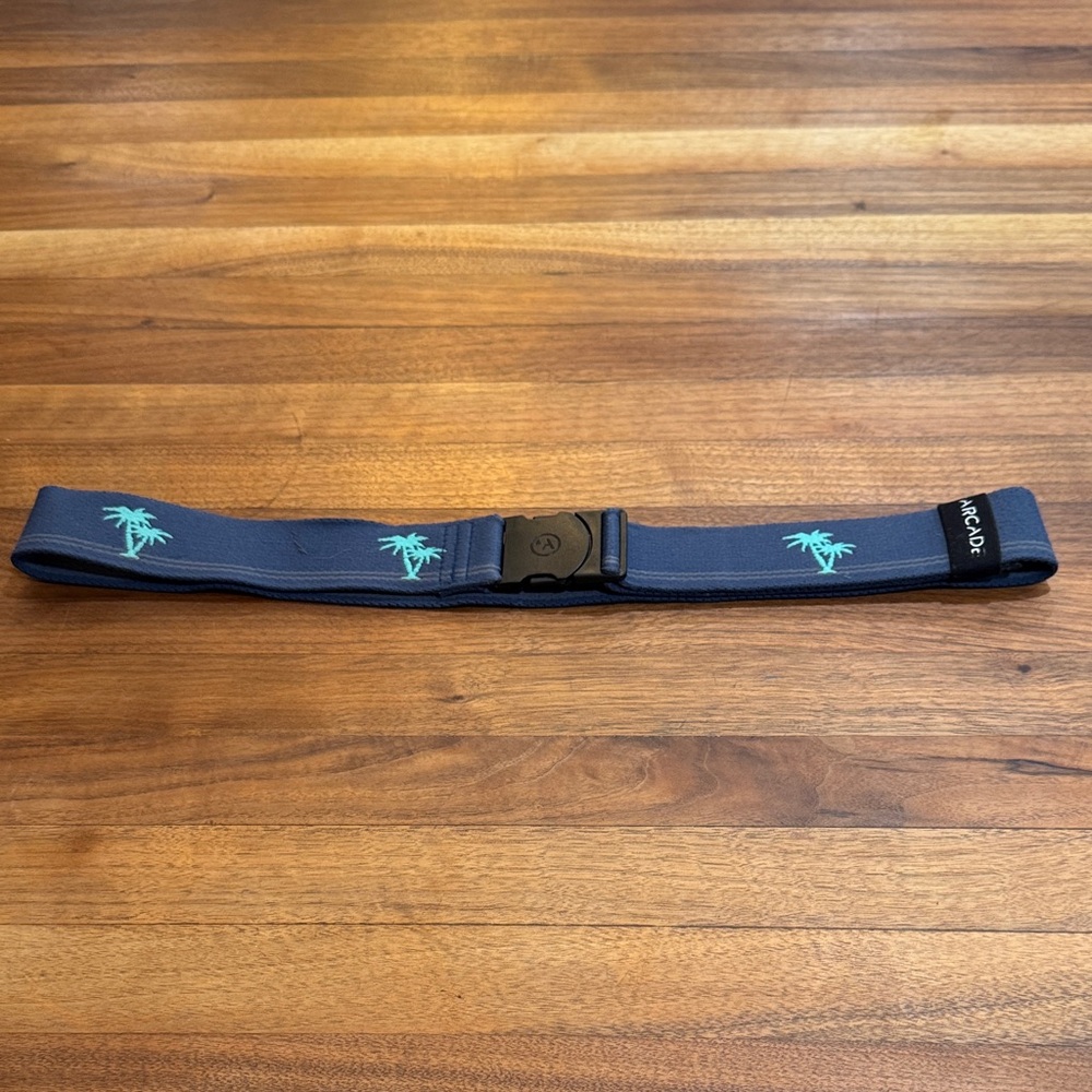 Men’s Navy/Teal Arcade Palm Tree Belt